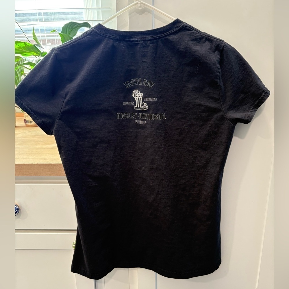 ๐๏ธ Harley-Davidsonยฎ Eagle American Original Tampa Bay, FL Dealer Black Tee Med - Picture 2 of 8